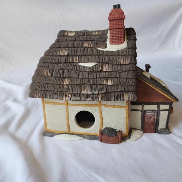 Heritage Village collection Dickens village series MR & Mrs. Pickles - Picture 4 of 5